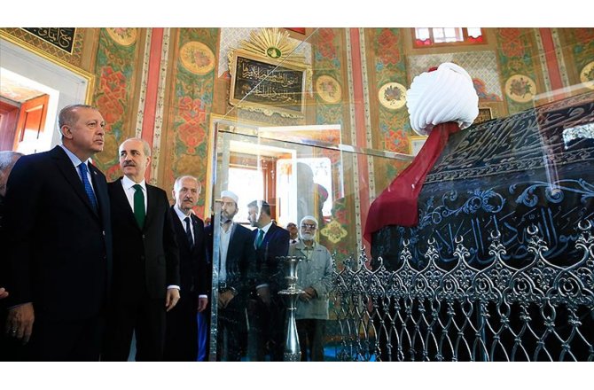 Cumhurbaşkanı Erdoğan, restore edilen Fatih Sultan Mehmet'in türbesini açtı