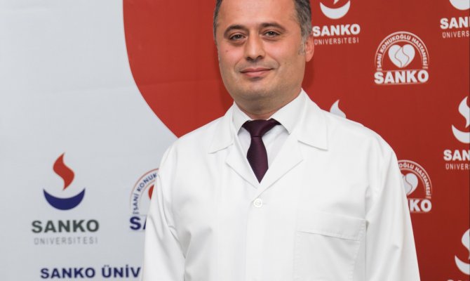 DOÇ. DR. ERHAN ÖZYOL GÖZ HASTALIKLARI KLİNİĞİNDE GÖREVE BAŞLADI