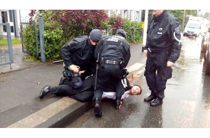 Almanya'da PKK'lılara tepki gösteren Türk'e polis şiddeti