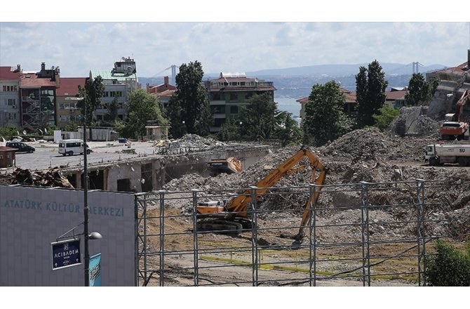 AKM'nin yıkımı tamamlandı