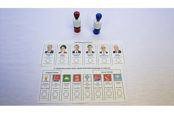 Oy pusulaları basına gösterildi