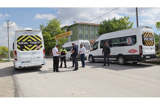 Emniyet'ten 101 bin 605 kişi ve 5 bin 722 okul servisine sıkı denetim