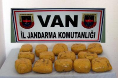 Toprağa gömülü 121 kilogram eroini ele geçirdi