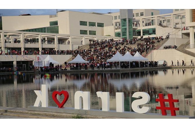 Şırnak'ın 'bacasız fabrikası' binlerce genci geleceğe hazırlıyor