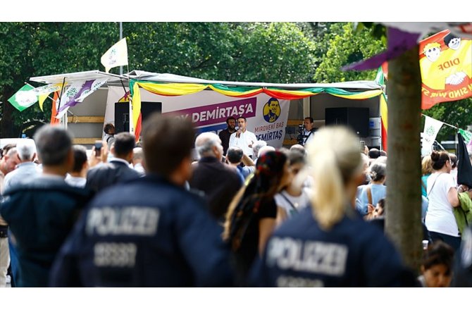 Almanya HDP mitingine göz yumdu