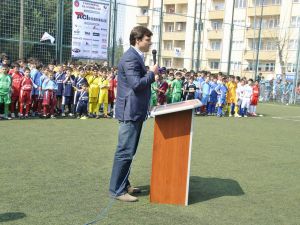 Ertuğrul Sağlam Öğrencilerin Futbol Heyecanına Ortak Oldu