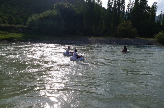 KATO DAĞI ETEKLERİNDE PET ŞİŞELİ VE TERLİKLİ RAFTİNG