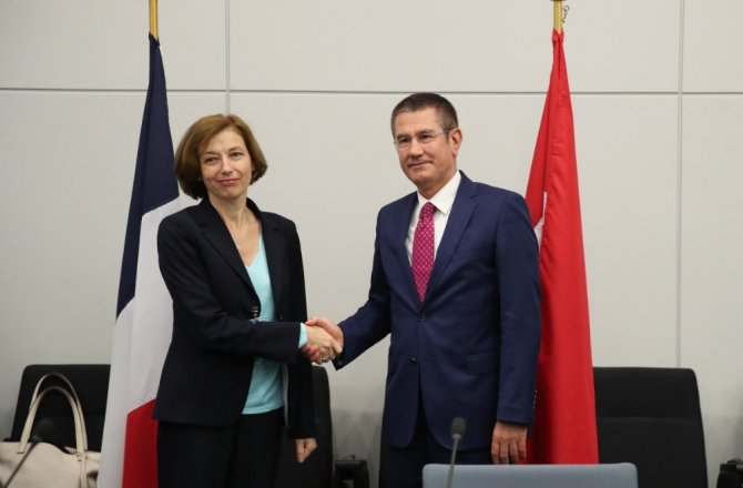 FRANSIZ MEVKİDAŞIYLA BİR ARAYA GELDİ