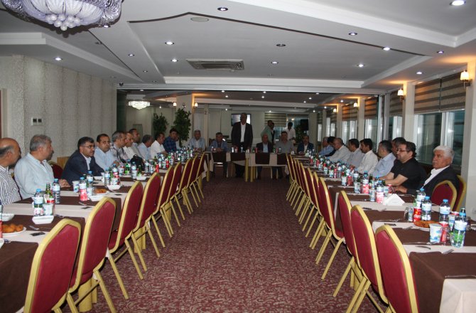 ATSO MECLİS ÜYELERİ İFTAR YEMEĞİNDE BİR ARAYA GELDİ