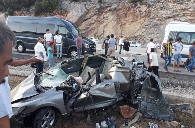 FECİ KAZA: 2 ÖLÜ, 2 YARALI