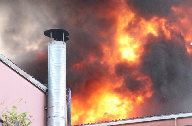 Vasip Şahin: Yangın kısmen kontrol altında