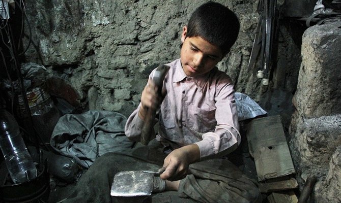 Dünyada 152 milyon çocuk okul yerine işe gidiyor