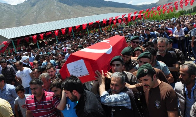 Şehit polisimiz son yolculuğuna uğurlandı