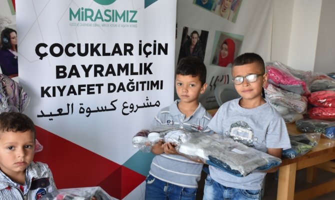 Kudüslü çocukların bayramlıkları Türkiye’den