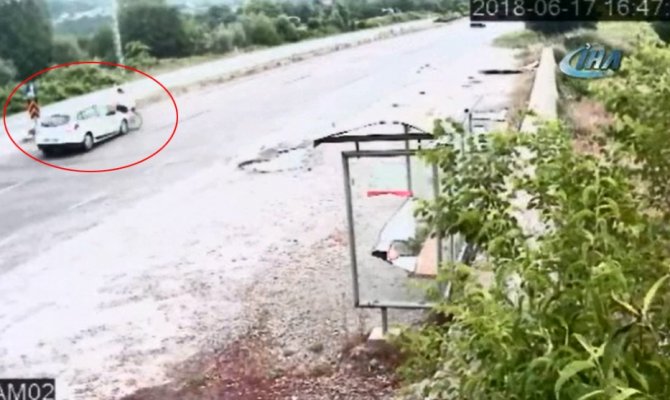 Otomobil bisikletli kadına böyle çarptı