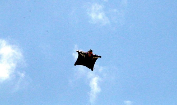 ’Yarasa uçuşu’ nefes kesti