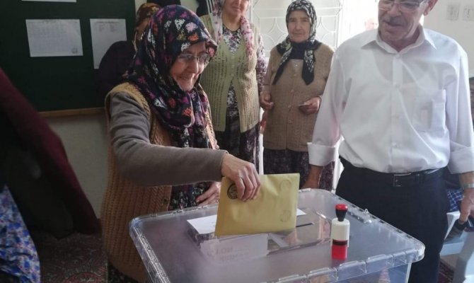 32 seçmenli mahallede seçim 32 dakika sürdü