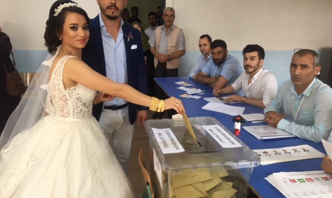 Düğünden önce sandığa