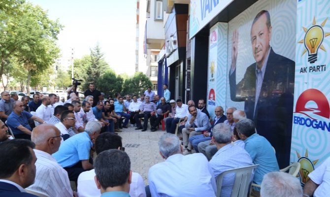 Milletvekilleri Özdemir ve Sezal vatandaşlarla buluştu