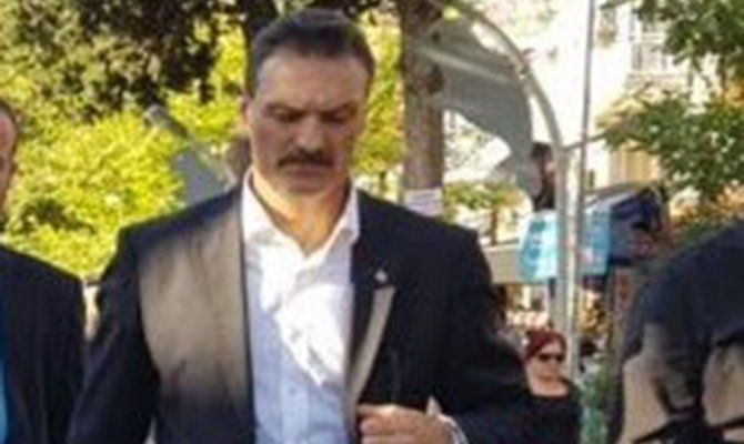 Alpay Özalan’ın babası hayatını kaybetti