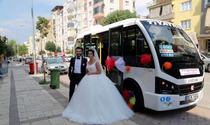 Tanıştıkları minibüs gelin arabaları oldu