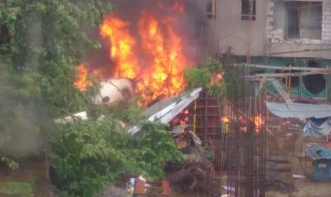 Hindistan’da uçak düştü: 5 ölü