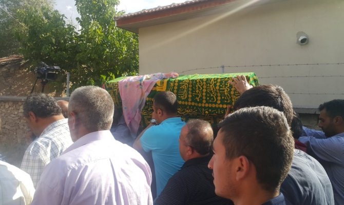 Minik Eylül toprağa verildi