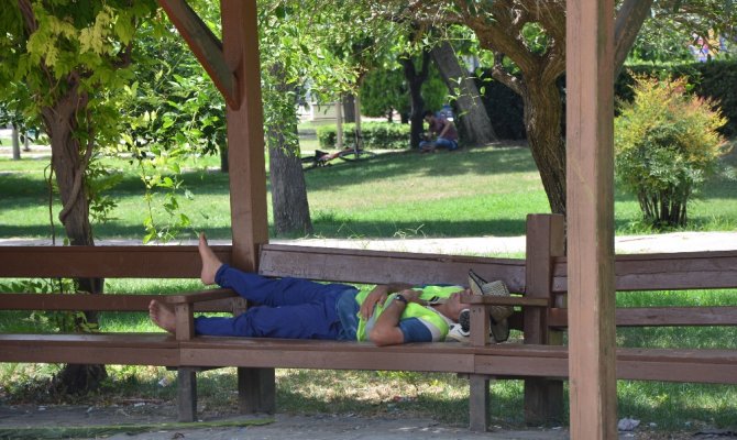 Termometreler 43 dereceyi gösterdi