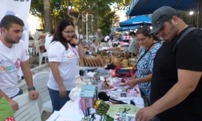 LÖSEV’e annelerden destek