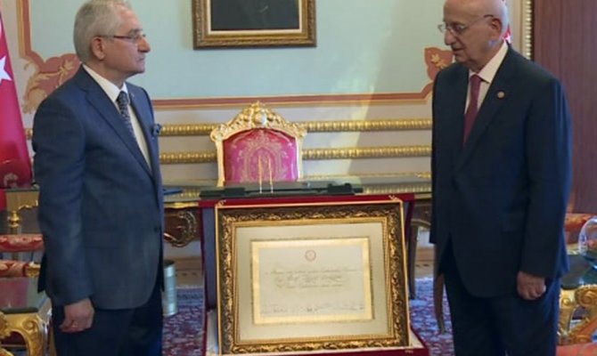 Güven, Erdoğan’ın mazbatasını Kahraman’a teslim etti