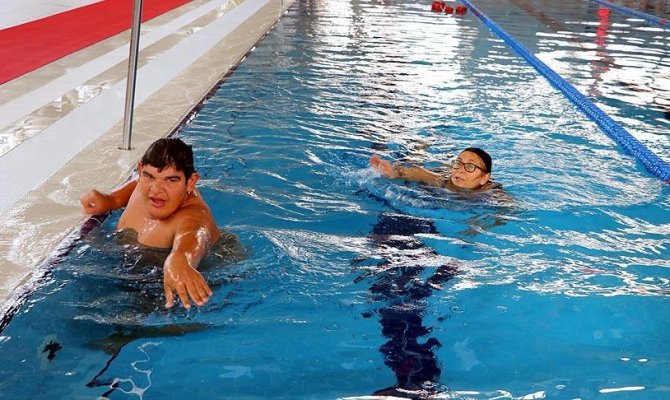 Engelliler "dünya ve Avrupa şampiyonluğu" için kulaç atıyor