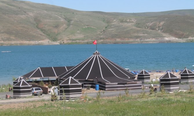 Baraj manzaralı oba