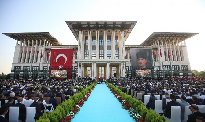 Tarihi güne görkemli tören