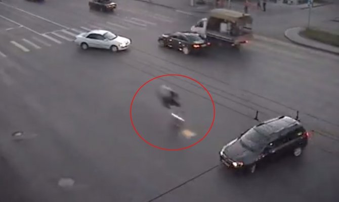 Motosikletlinin son anları böyle görüntülendi