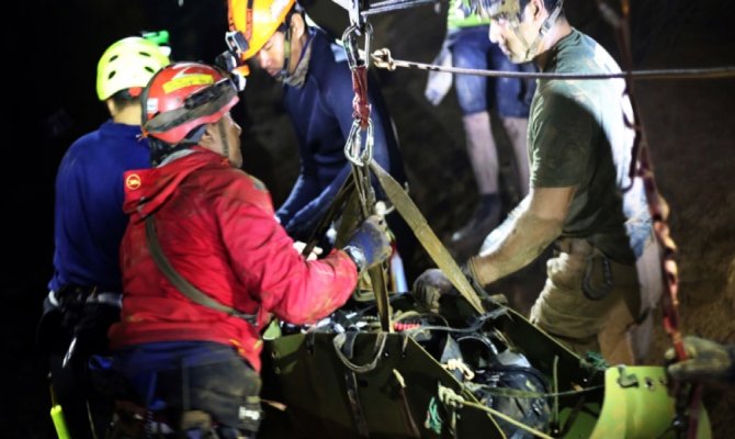 İşte Taylandlı çocukların kurtarılma anı