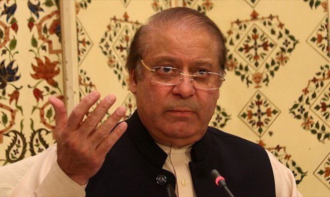 Pakistan'a dönen Navaz Şerif tutuklandı