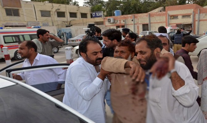 Pakistan’da seçim mitinglerine saldırı: En az 80 ölü