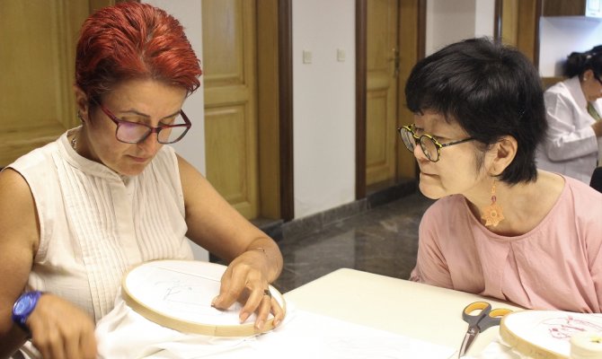 İğne oyasını öğrenmek için 9 bin kilometreden geldiler