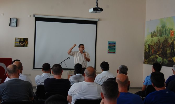 Şair Mehmet Aksu Yabancı Mahkûmlarla 15 Temmuz Şehitlerini Andı