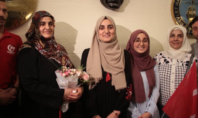 Ebru Özkan Türkiye’ye döndü