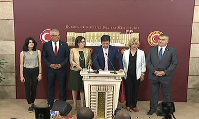 CHP’de tansiyon yükseliyor: İmza toplanmaya başladı