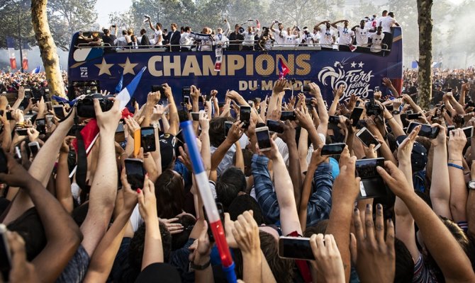 Şampiyon Fransa böyle karşılandı