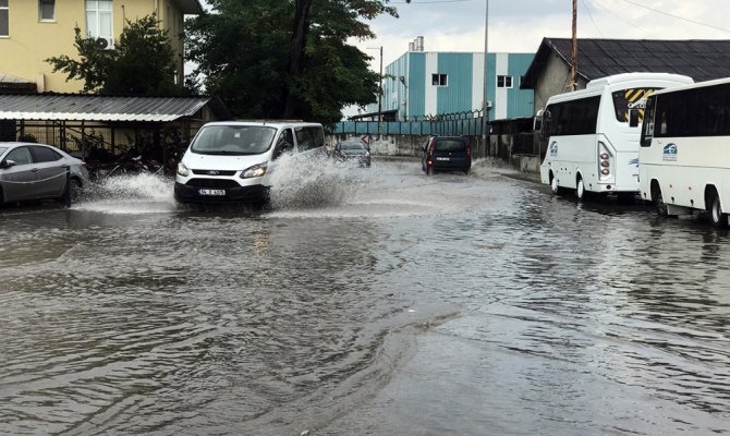 Sakarya’da yollar göle döndü