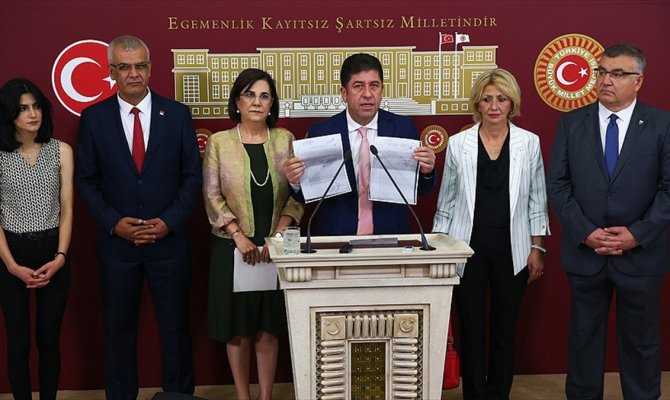 CHP delegelerine olağanüstü kurultay için imza çağrısı