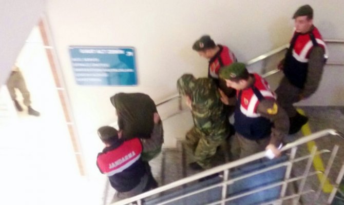Yunan askerlerinin tutukluluklarına devam