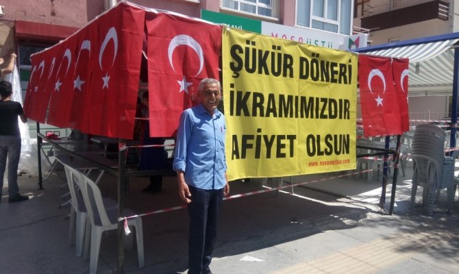 Seçimleri Erdoğan kazanınca "şükür döneri" dağıttı