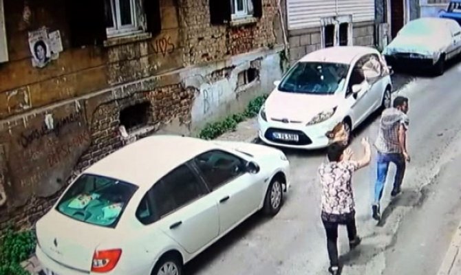 Kapkaççıdan çantayı böyle kurtardılar