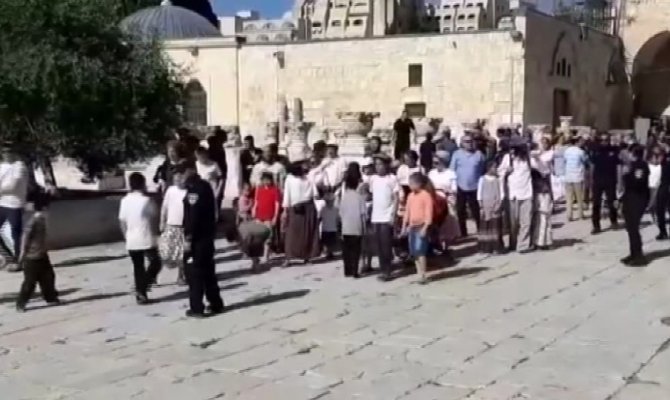 Fanatik Yahudilerden Mescid-i Aksa’ya baskın