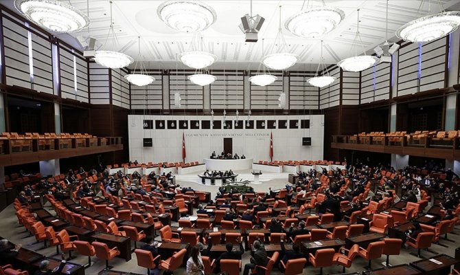 Bedelli düzenlemesinin de bulunduğu 'torba teklif' Mecliste