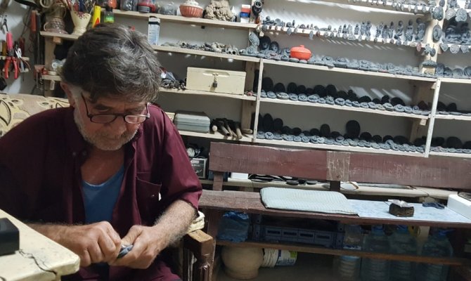 Çakıyla taşı sanata dönüştürüyor